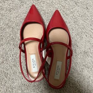 Seven7 Women's Vibrant Red Pointed Flats